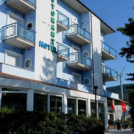 Hotel Azzurro L'Aquila Bagian luar foto