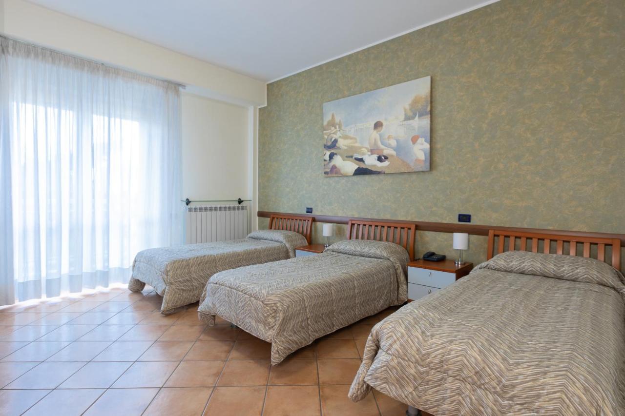 Hotel Azzurro L'Aquila Bagian luar foto