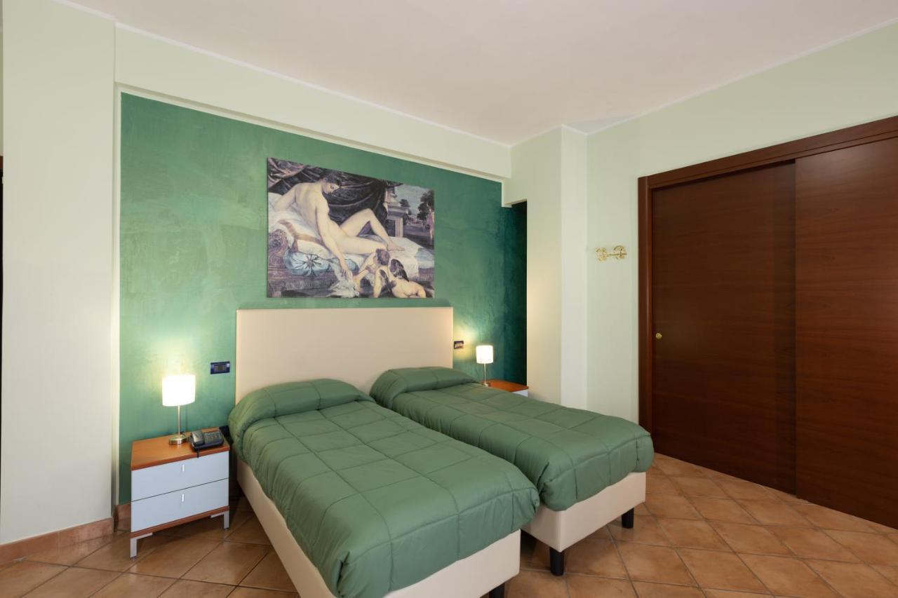 Hotel Azzurro L'Aquila Bagian luar foto