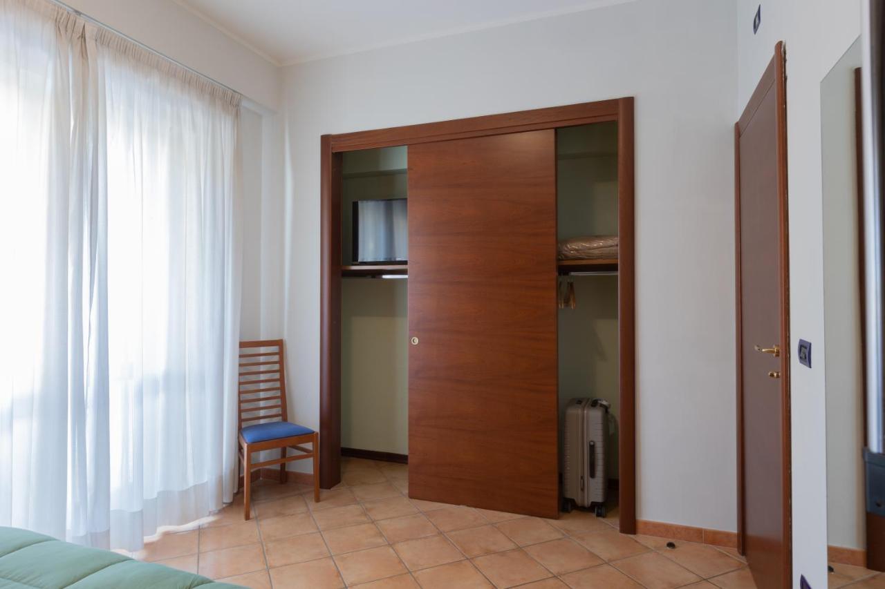 Hotel Azzurro L'Aquila Bagian luar foto