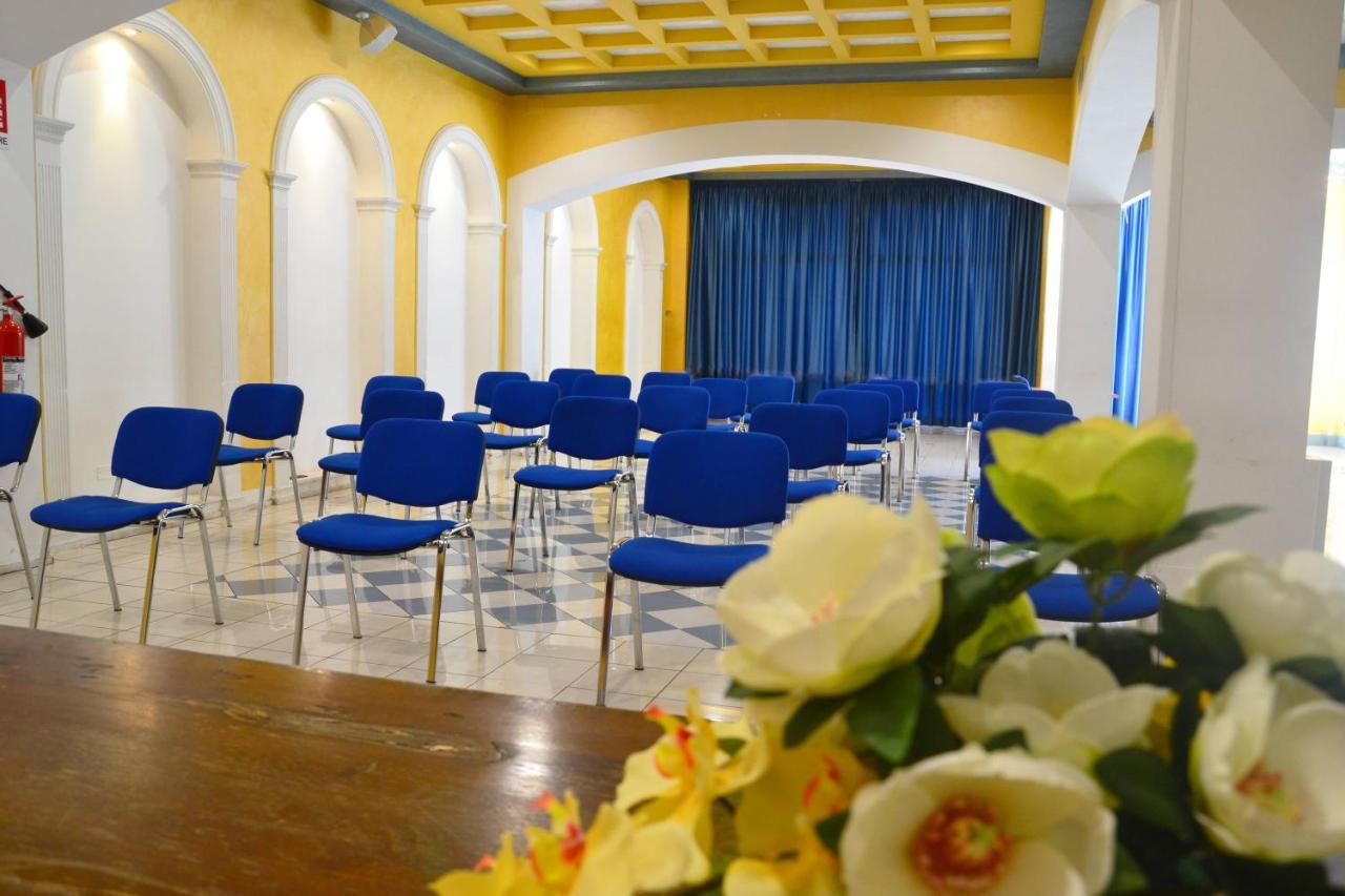 Hotel Azzurro L'Aquila Bagian luar foto