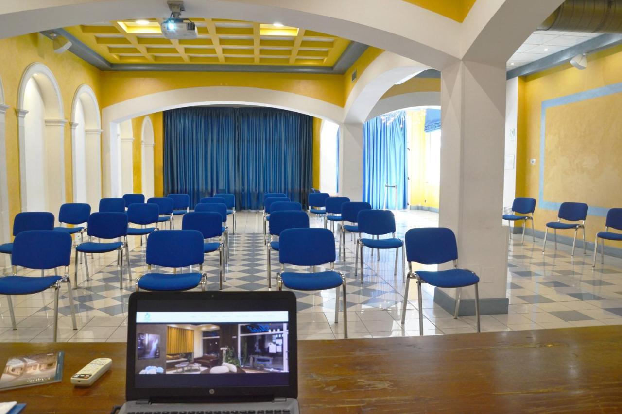 Hotel Azzurro L'Aquila Bagian luar foto
